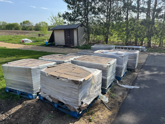 8 full pallets of pavers