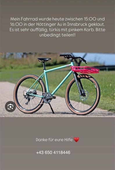 türkises Rad mit pinkem Korb. Text: Mein Rad wurde heute zw. 16 und 18 Uhr in der Höttinger Au in Innsbruck geklaut. Es ist sehr auffällig, bitte Teilen. Danke für Eure Hilfe, Herzemoji, +436504118446