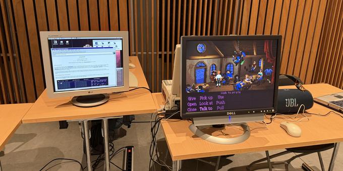 Two screens from our booth: on the left showing Netscape 2.02 on OS/2 with the floppy museum page on #RecoveryWhiskers, on the right Monkey Island 1 running on the Toshiba.