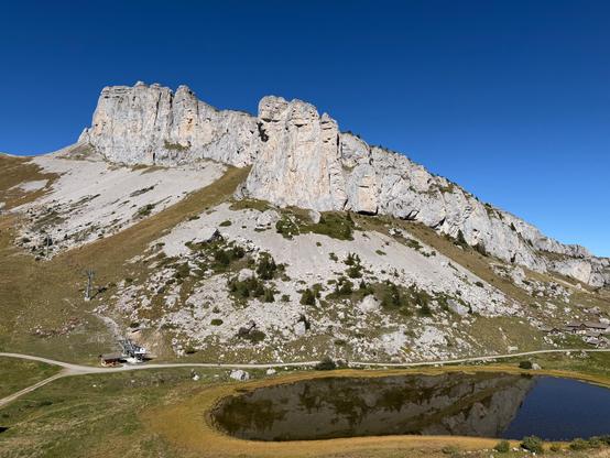 Leysin, vue de la tour et du lac d'Aï depuis la Berneuse.