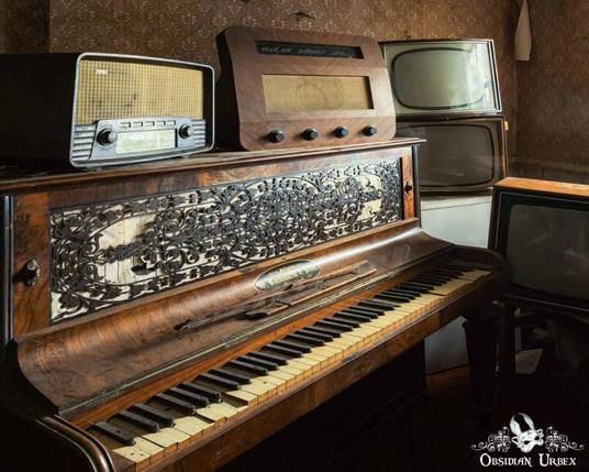 Vintage radios sitting on an old piano
