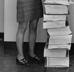 S/w Foto ihrer Beine vor 57 Jahren, das heute gern auf Social Media geteilt wird