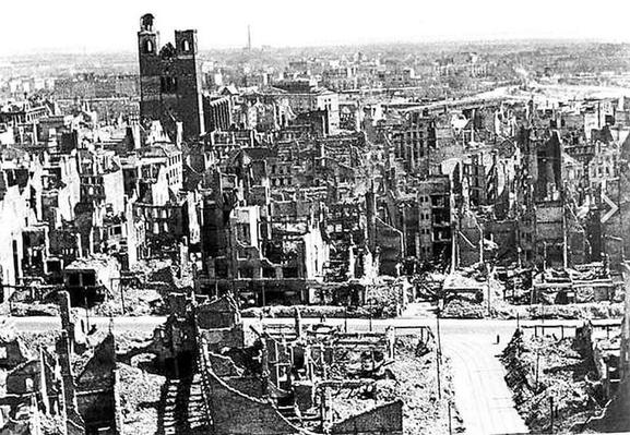 Picture of Magdeburg in ruins after WW2