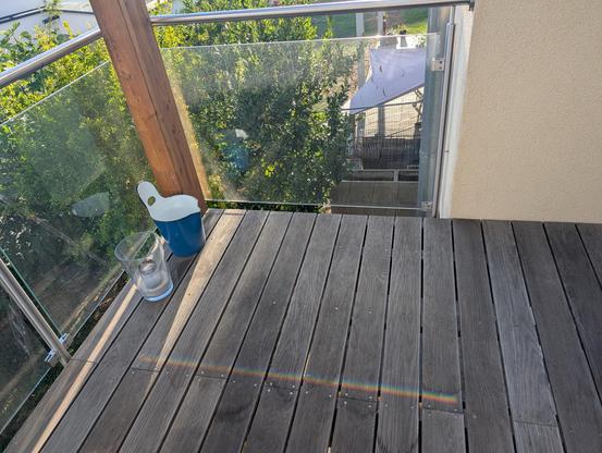 Prism-effect of sundown and glass