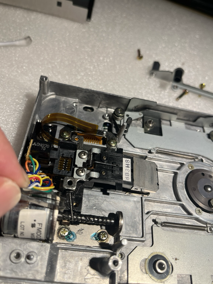 Closeup on floppy drive motor and head puller mechanism