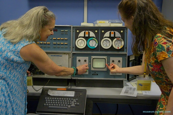 Linc (working) at the System Source Computer Museum.