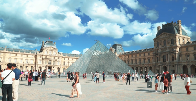 Video featuring various scenes from the opening of EuroCommons in Paris.